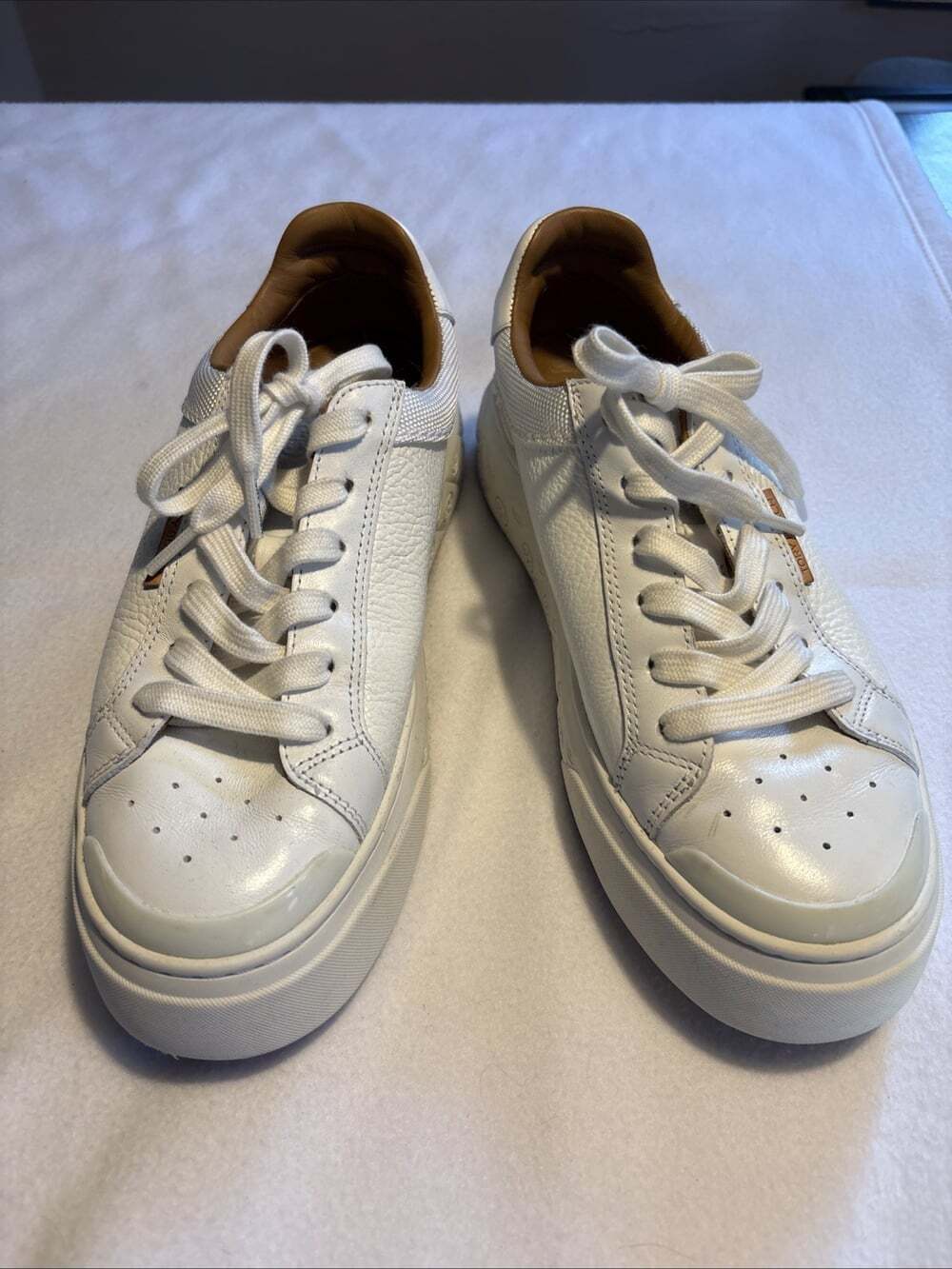 Tory Burch Ladybug Sneaker Tumbled Leather Womens Size 8 White 143067